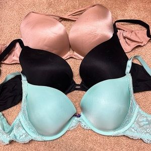 Set of 3 Victoria’s Secret bras 34 D
